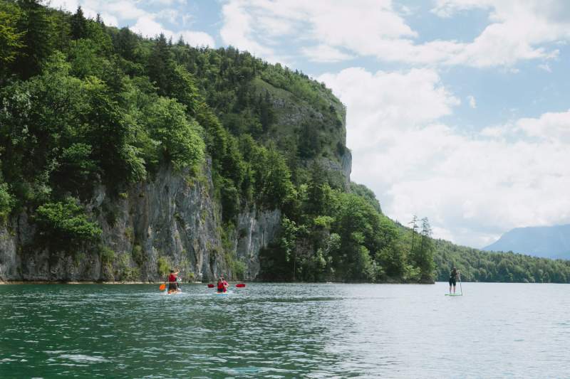 Sommercamp-Aktivitäten am Wolfgangsee im Internationalen Internat St. Gilgen